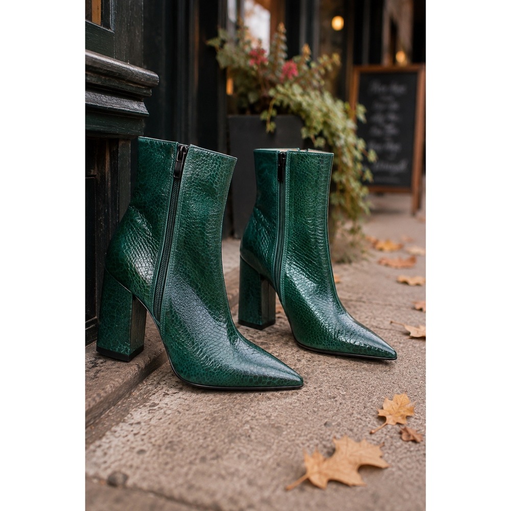 Edgy Chic Green Faux Snakeskin Pointed Toe Block Heel Ankle Booties  Sz 40